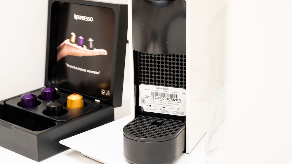 Brettania Hotel Family-Two Bedroom Suite with Balcony & Panoramic Lake and City View 6