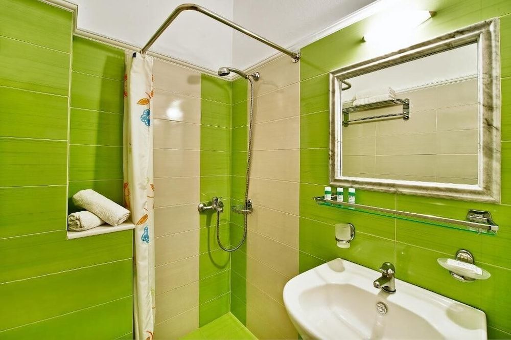 Petros Villa Economy Double Room , Semi Basement 3