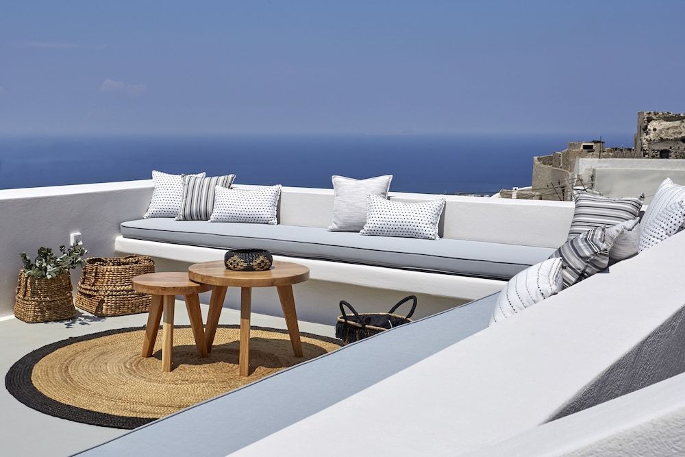 White and Co. La Torre Suites Two Bedroom Suite with Outdoor Hot Tub and Panoramic View 7