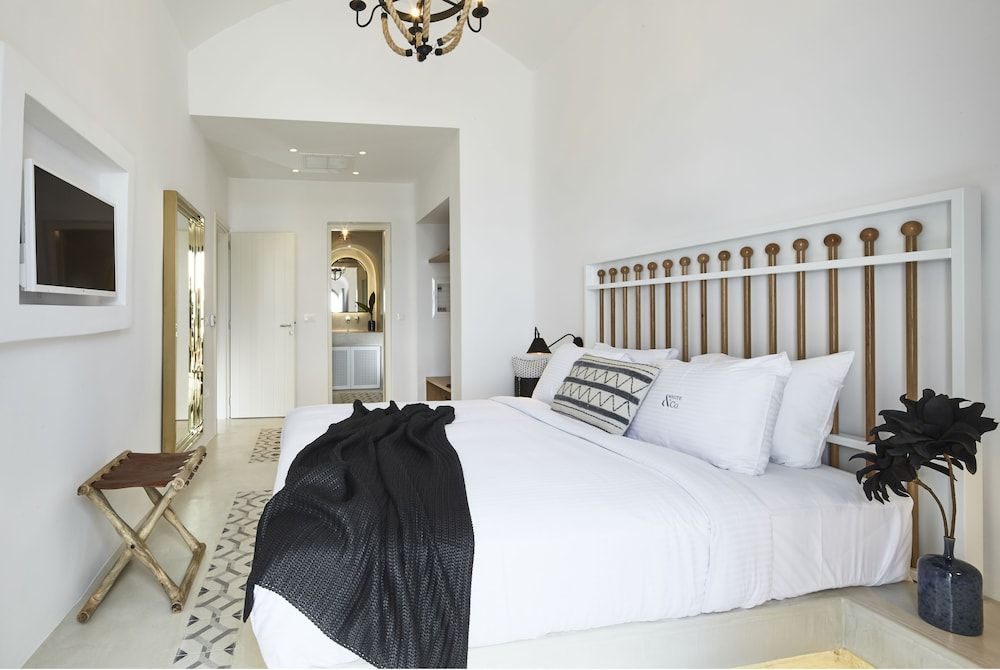 undefined White and Co. La Torre Suites 8