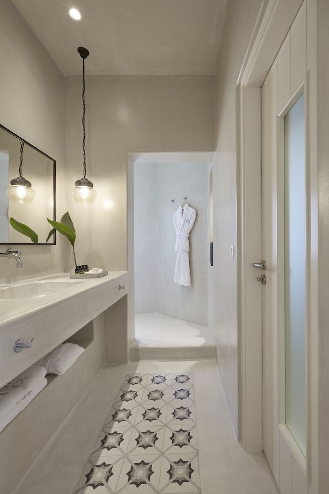 White and Co. La Torre Suites Two Bedroom Suite with Outdoor Hot Tub and Panoramic View 13