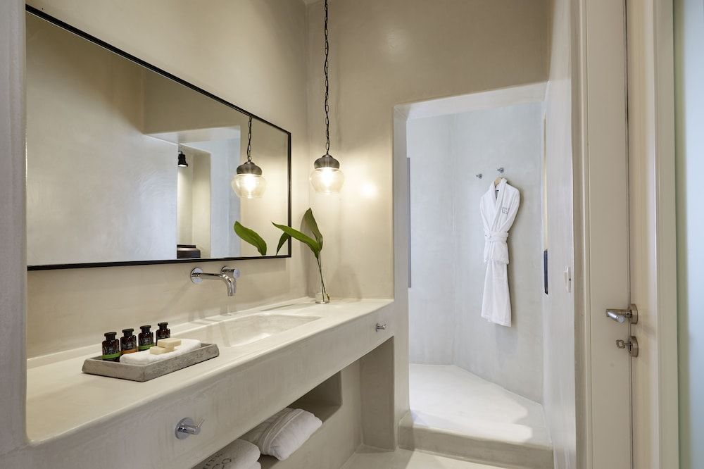 White and Co. La Torre Suites Two Bedroom Suite with Outdoor Hot Tub and Panoramic View 11