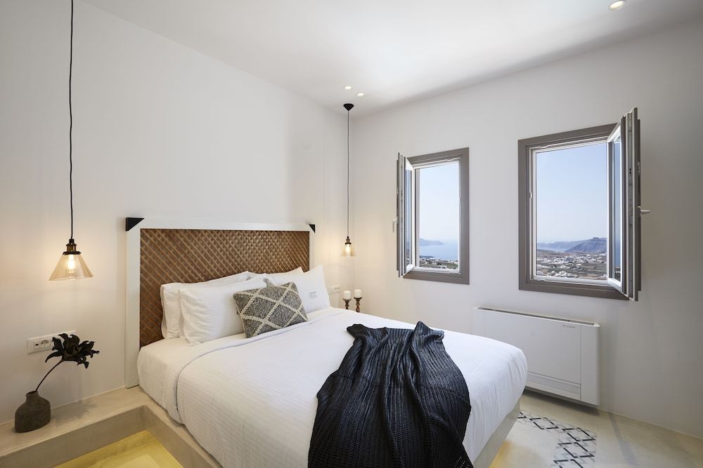 White and Co. La Torre Suites Two Bedroom Suite with Outdoor Hot Tub and Panoramic View 3
