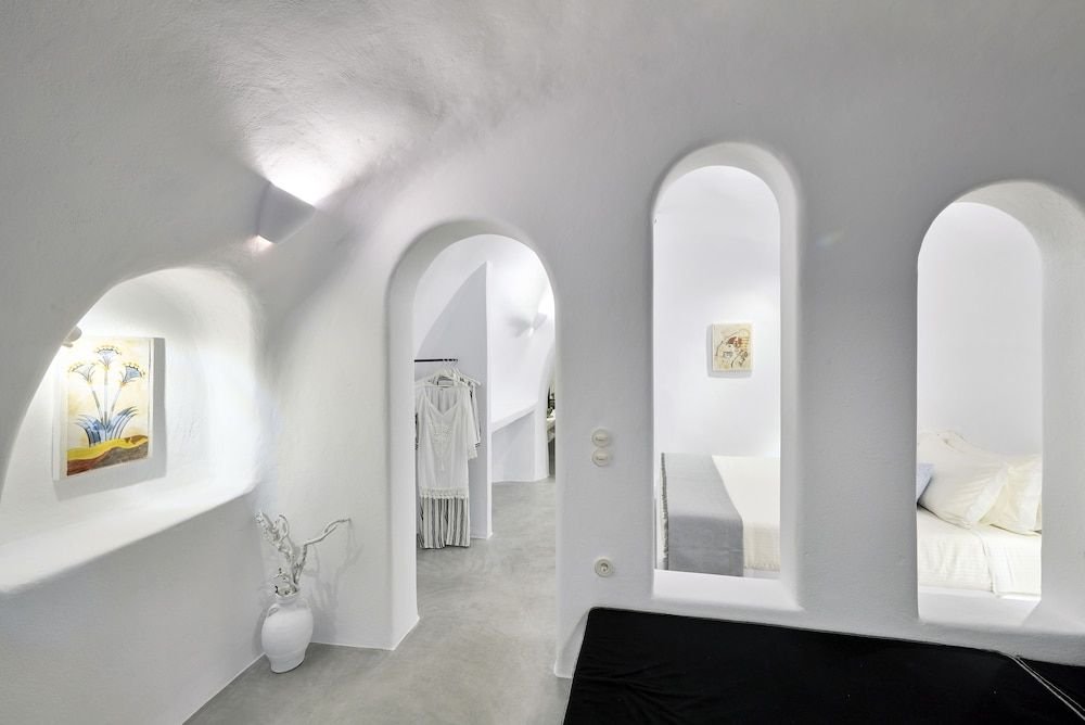 Cave Suite Oia Traditional Villa 20