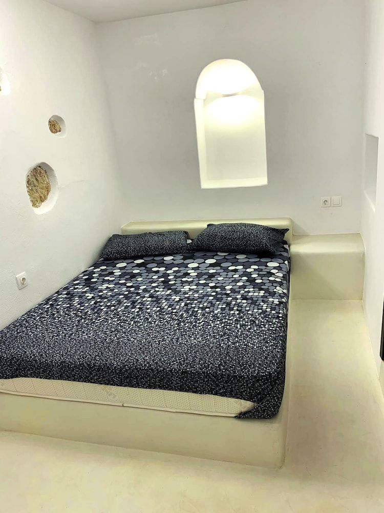 The Luna Suites Superior Villa, 2 Bedrooms, City View 5