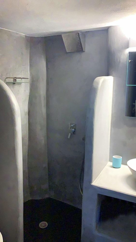 The Luna Suites Superior Villa, 2 Bedrooms, City View 22