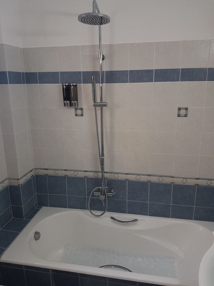 Santorini Family Apartments Deluxe Apartment, 2 Bedrooms, Mountain View 15