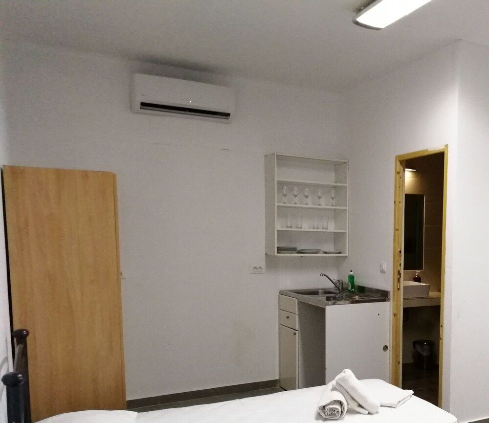 Dodo's Santorini Deluxe Studio, Multiple Beds, Concierge Service, Pool View 4