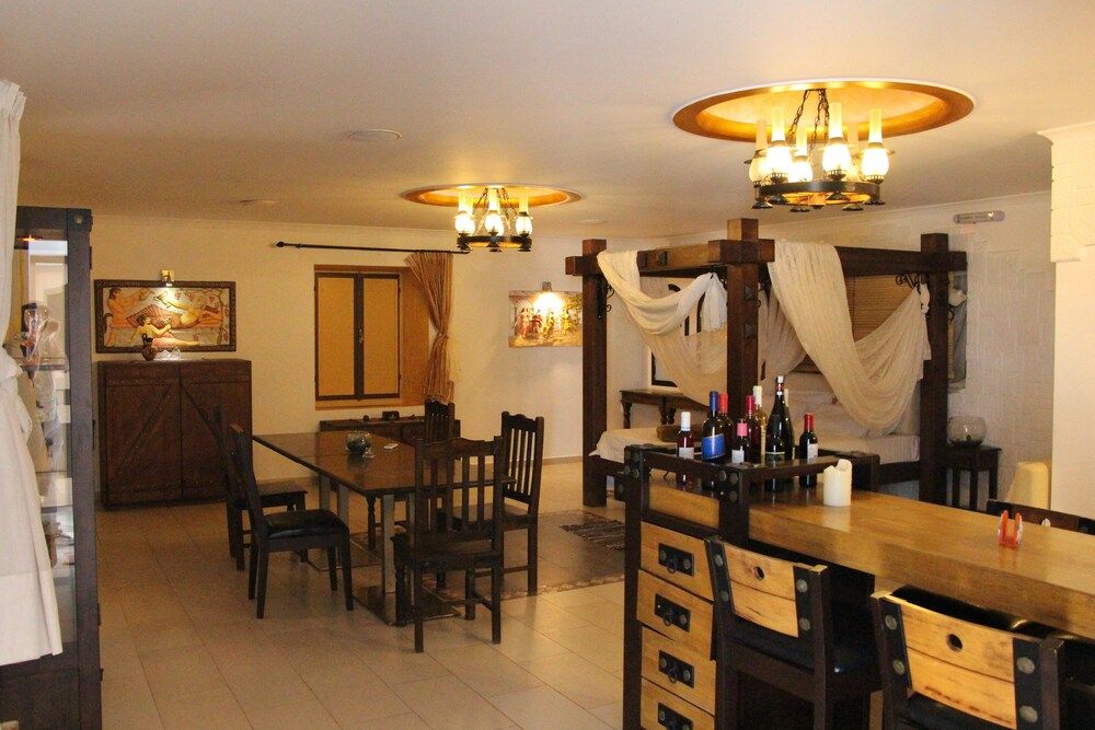 Dodo's Santorini Honeymoon Studio Suite, Multiple Beds, Pool Access, Sea View 4