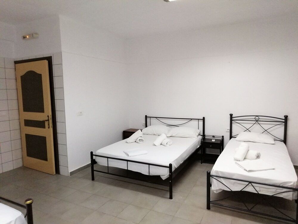 Dodo's Santorini Deluxe Studio, Multiple Beds, Concierge Service, Pool View 2