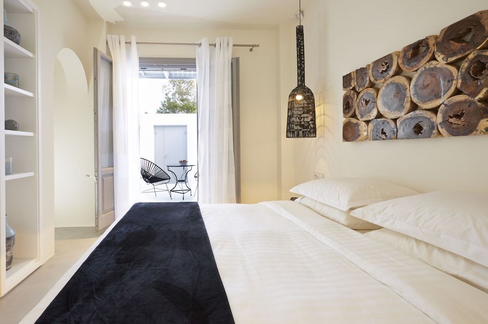 Eolia Kamari Villa Traditional Villa with heated pool 29