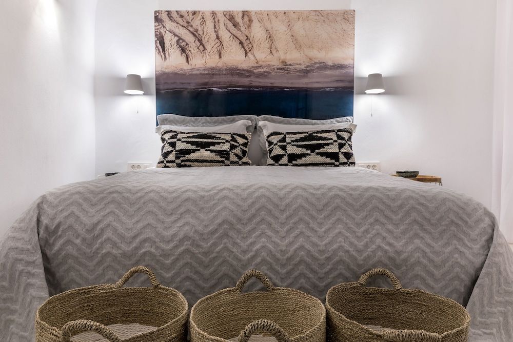 undefined 3 Caves Villa by Caldera Houses 8