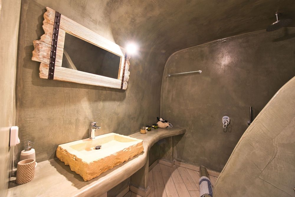 Cally Cave Houses Deluxe Suite, 2 Queen Beds 7