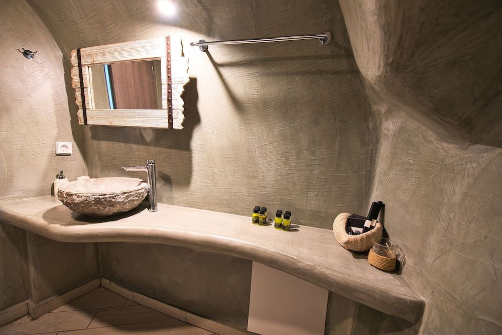 Cally Cave Houses Deluxe Suite, 2 Queen Beds 9