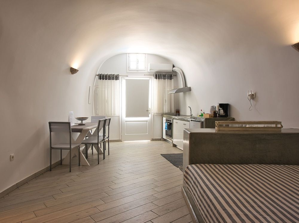 Cally Cave Houses Deluxe Suite, 2 Queen Beds 14