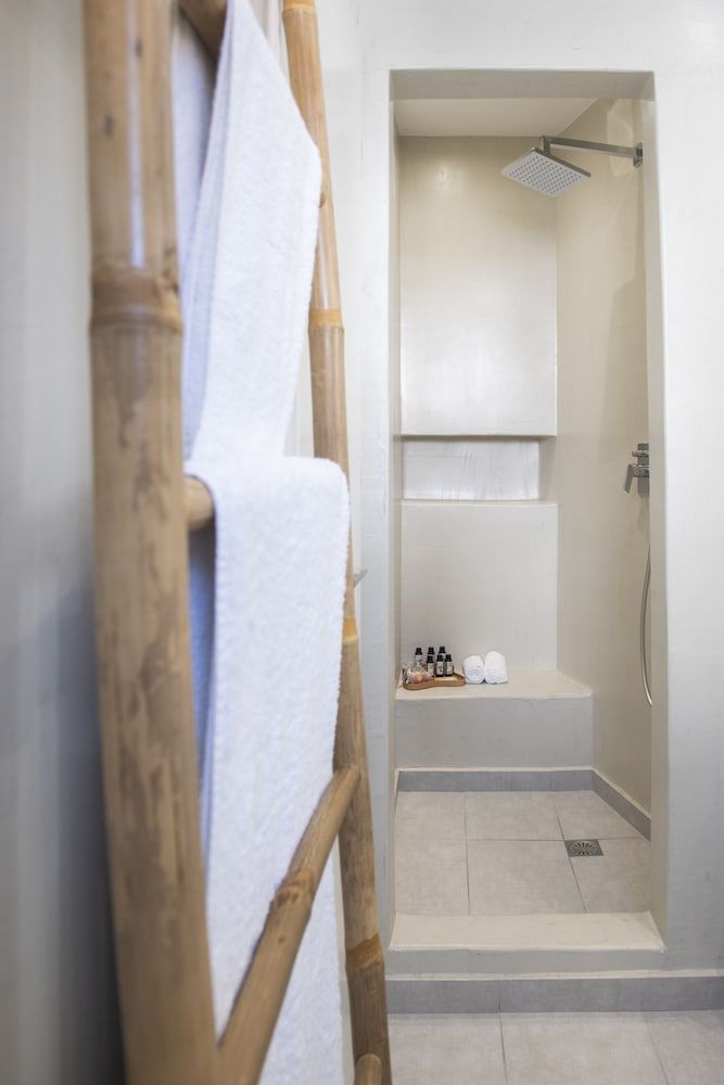 White Orchid Luxury Suites Standard Suite, Partial Sea View 12