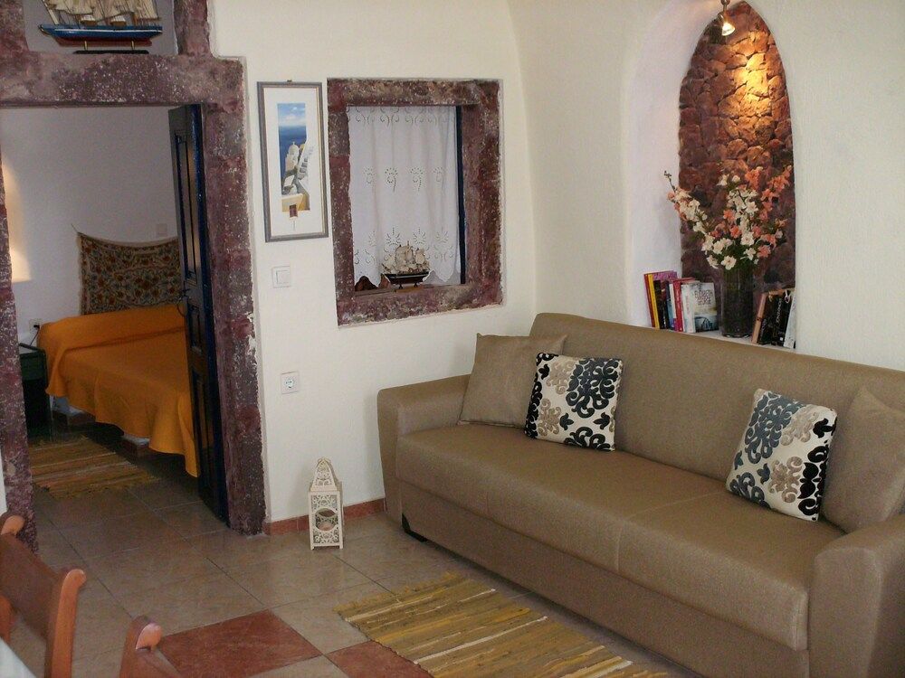 Fotinos Houses Traditional Suite 8