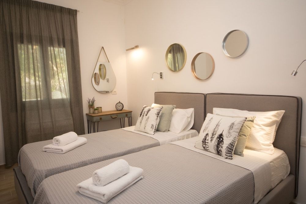 undefined Villa Kamara Santorini 9