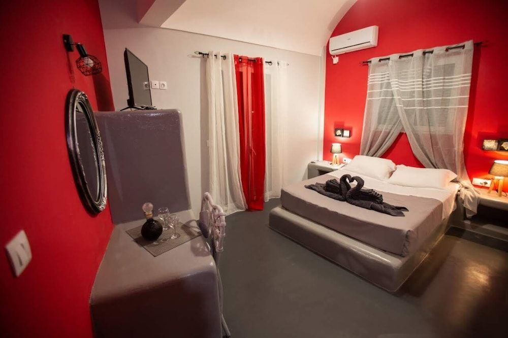 Pasithei Studios Superior Apartment, 1 Bedroom (Red)