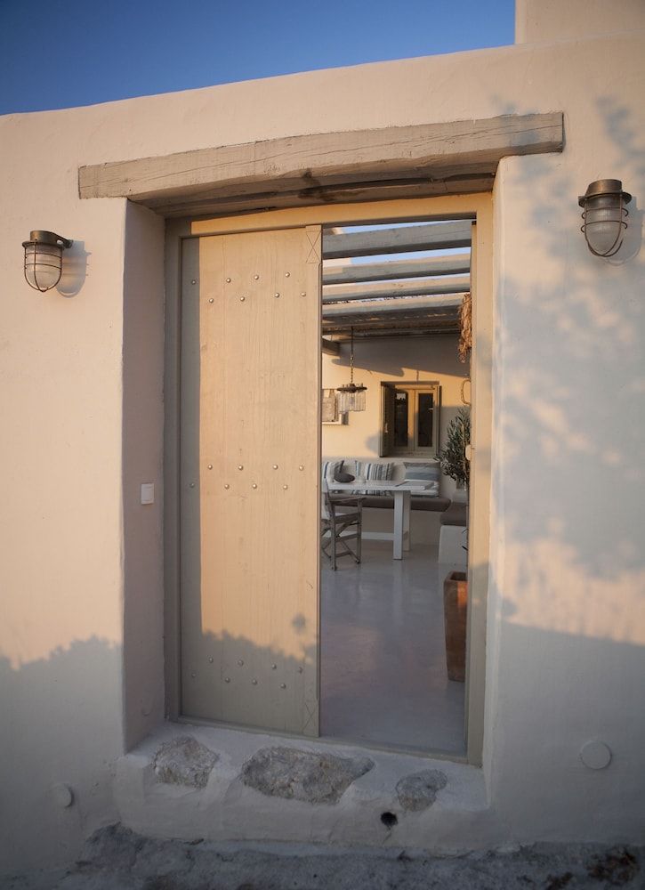 undefined Art Villa Exogonia Santorini 3