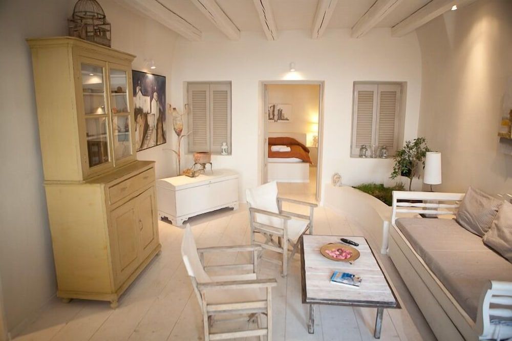 Art Villa Exogonia Santorini ArtCave Villa Exogonia, Pool and Heated Jacuzzi 18