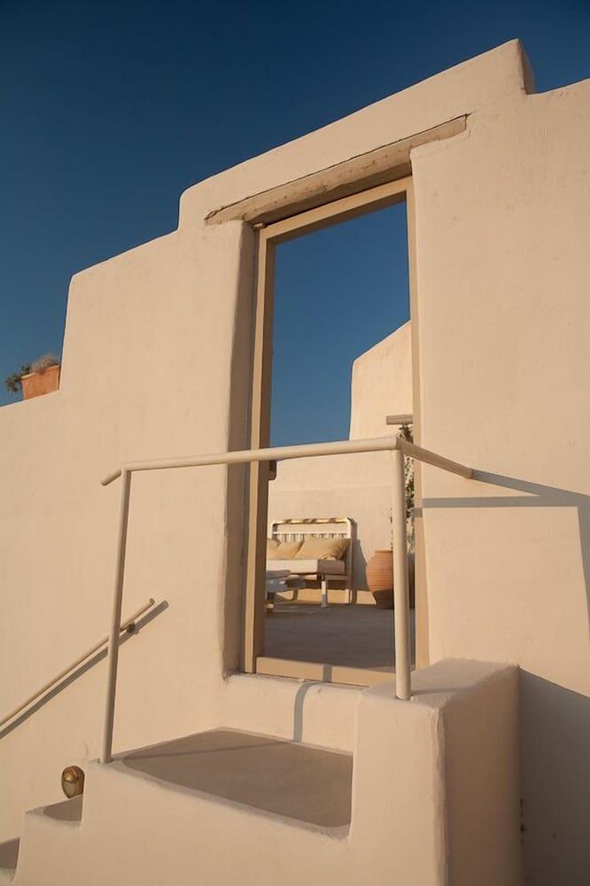 Art Villa Exogonia Santorini ArtCave Villa Exogonia, Pool and Heated Jacuzzi 7