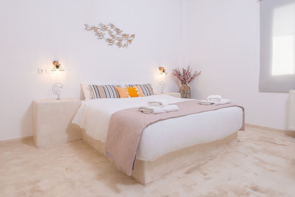 undefined Golden Sunrise Suites 5