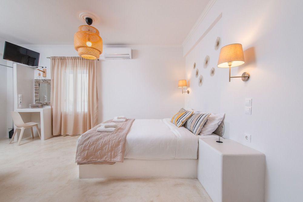 undefined Golden Sunrise Suites 2