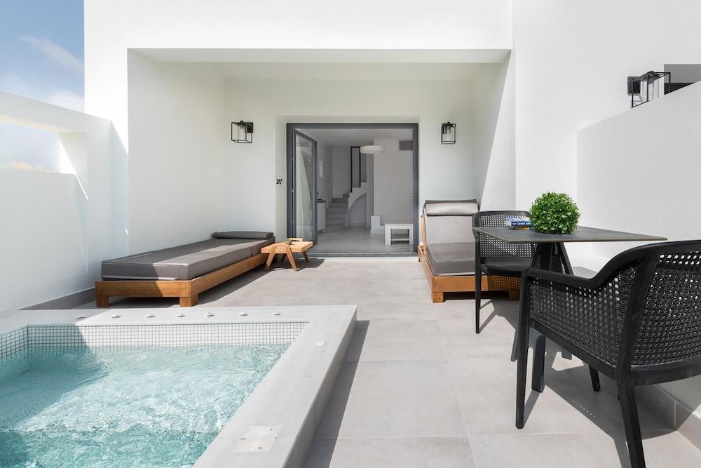 undefined Karat Suites 4