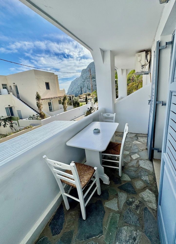 Zacharakis Studios Standard Studio, 1 Double or 2 Twin Beds, Partial Sea View 3