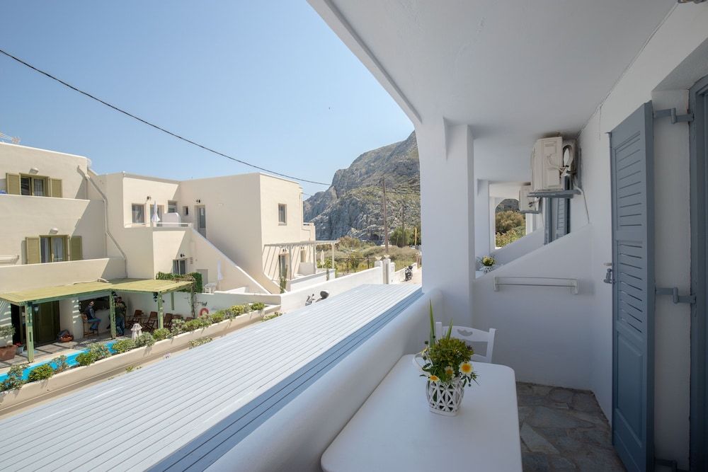 Zacharakis Studios Standard Studio, 1 Double or 2 Twin Beds, Partial Sea View 5