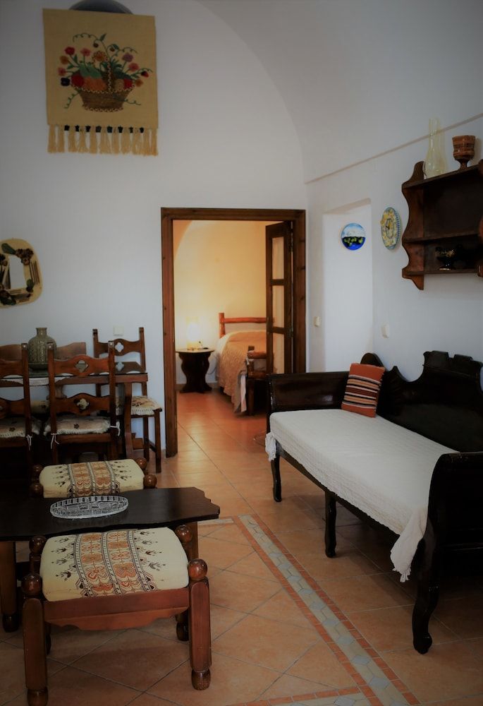 undefined My Catsle Cave est 1899 5