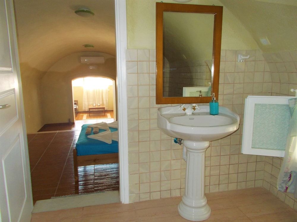 Loukas Kontos Traditional House Traditional Suite, 1 Bedroom 6