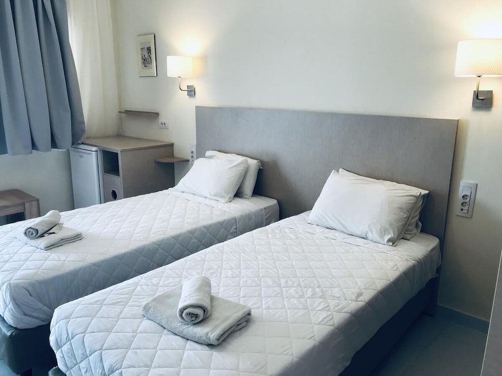 undefined Fira home 4 5