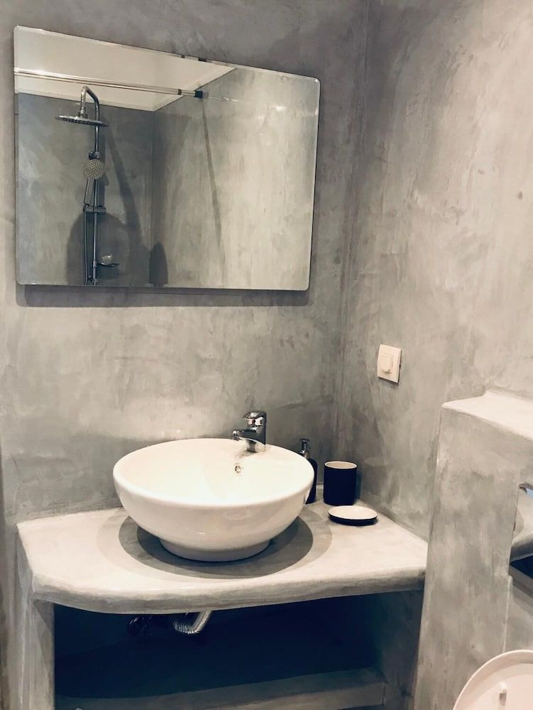 undefined Fira home 4 10