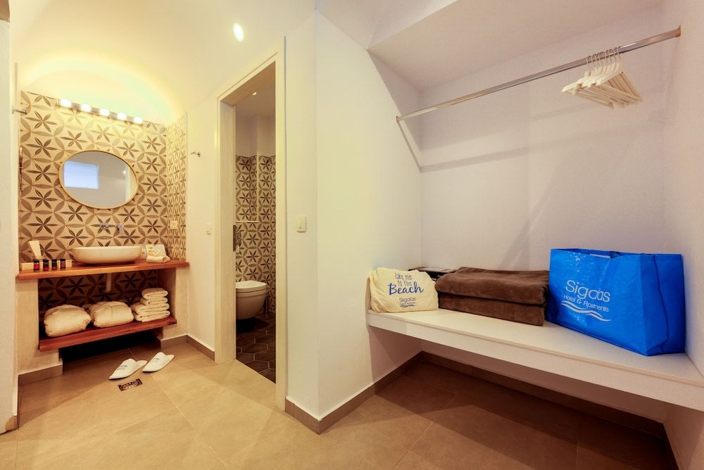 Sigalas Junior Suite, 1 Queen Bed, Sea View 6