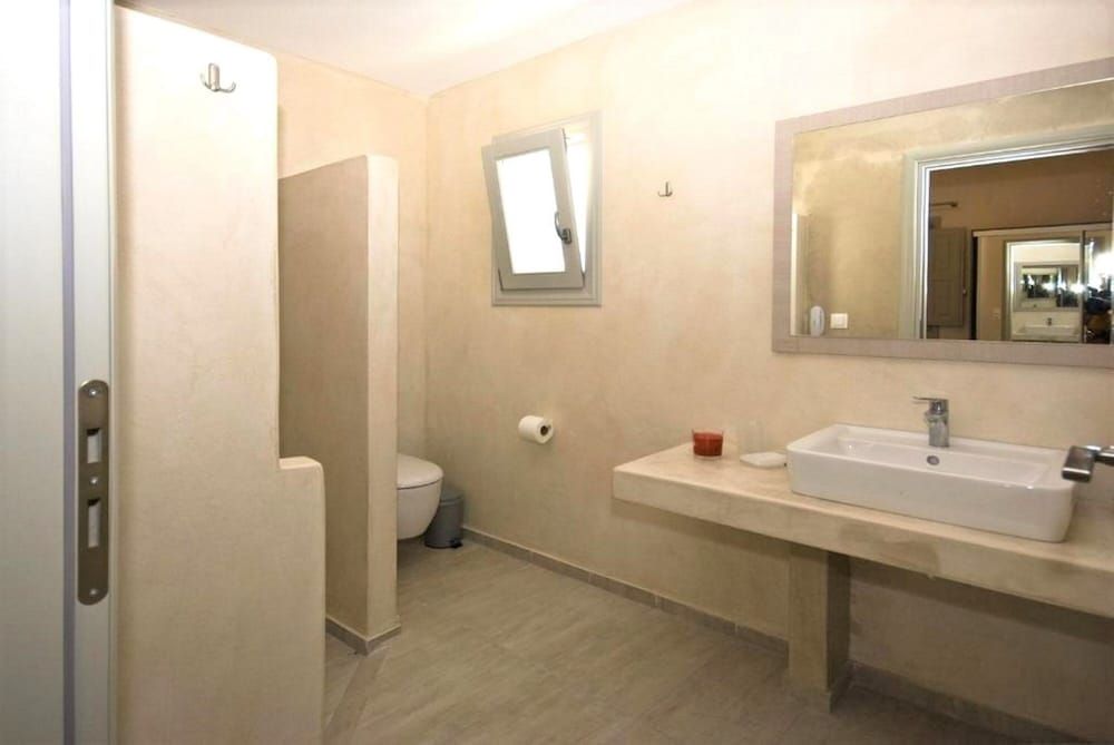 undefined Alafouzos Studios 8