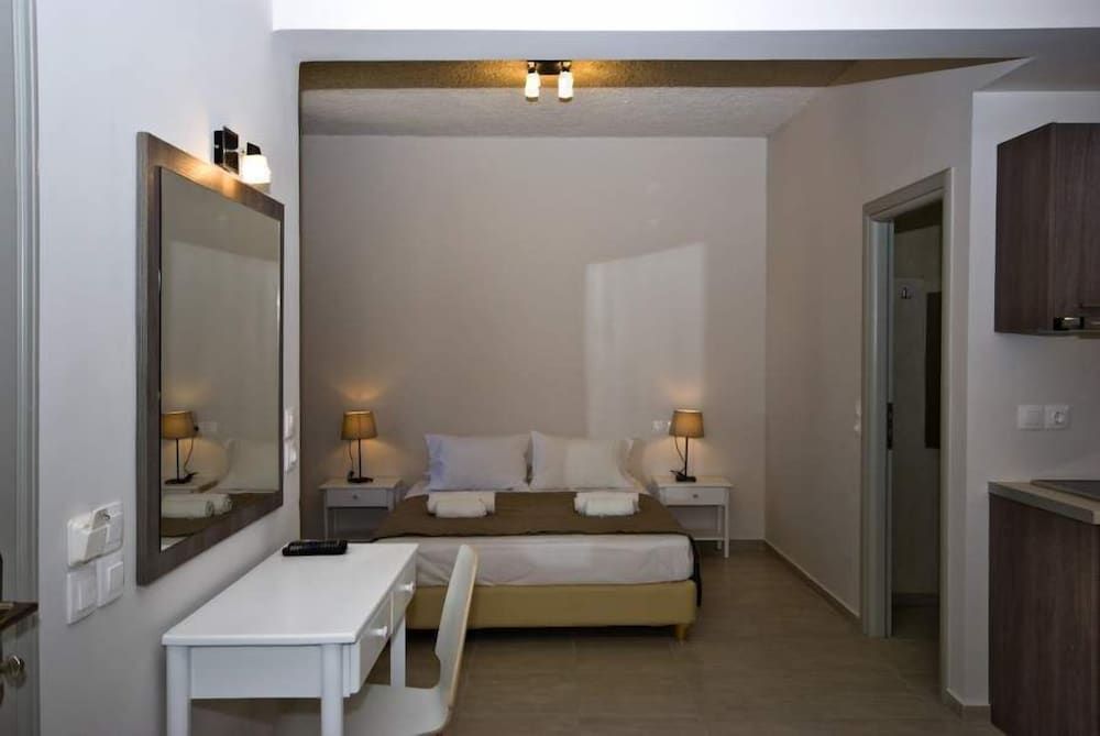 Alafouzos Studios Standard Studio, Pool View (2 Adults) 6