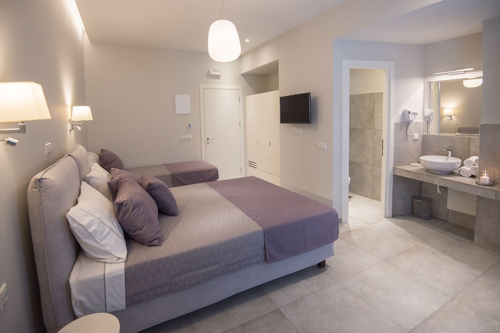 Fomithea Standard Triple Room