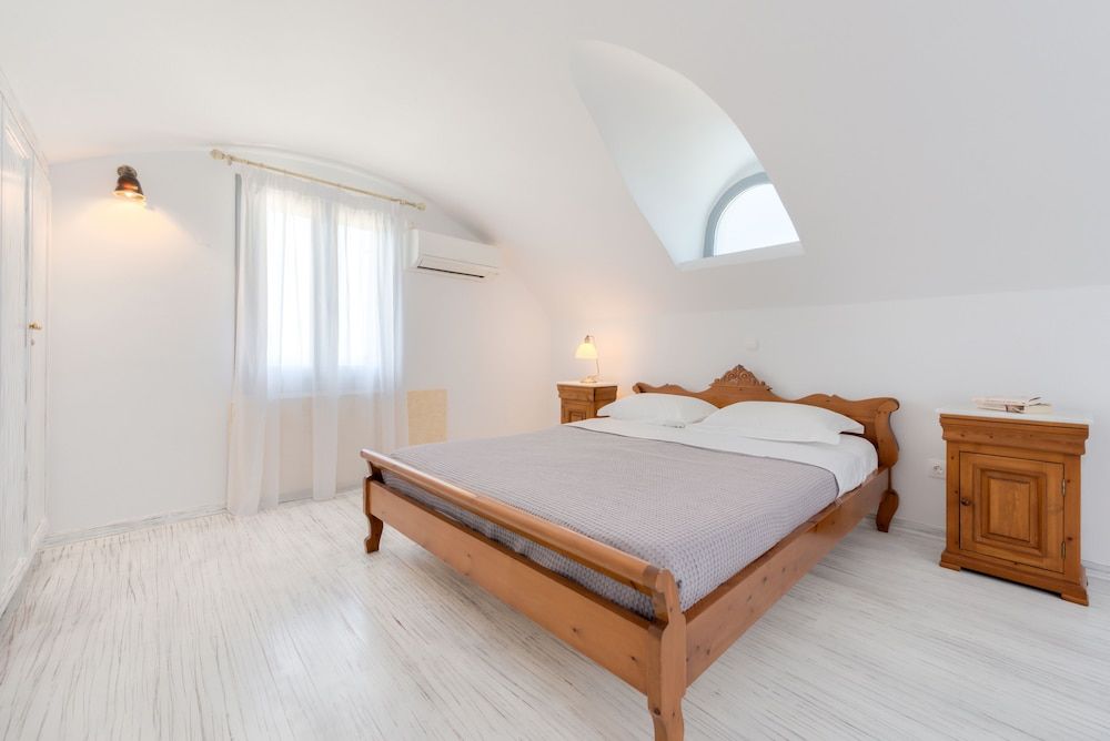undefined Oia Captain's Villa 3