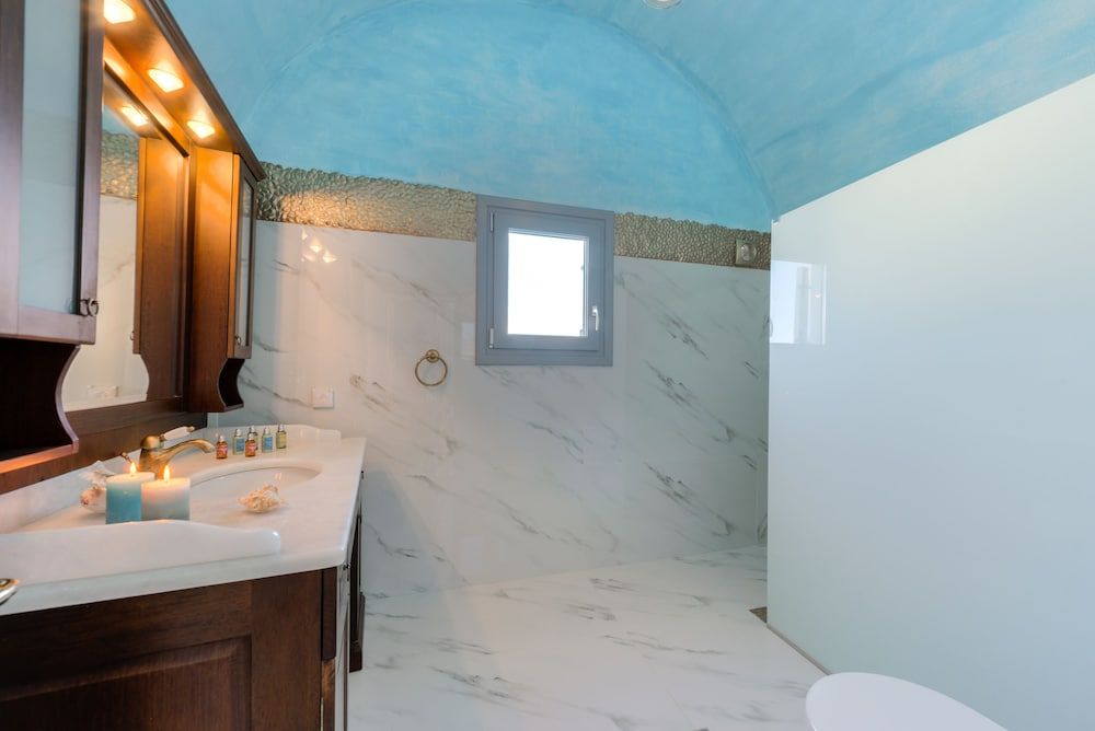 undefined Oia Captain's Villa 10