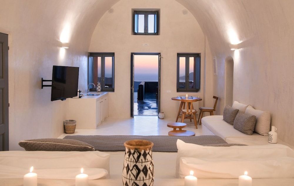 undefined Villa Dusk in Fira Santorini 3