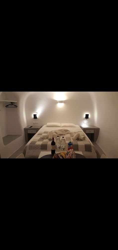 undefined Nefeli Traditional Cave Houses 4