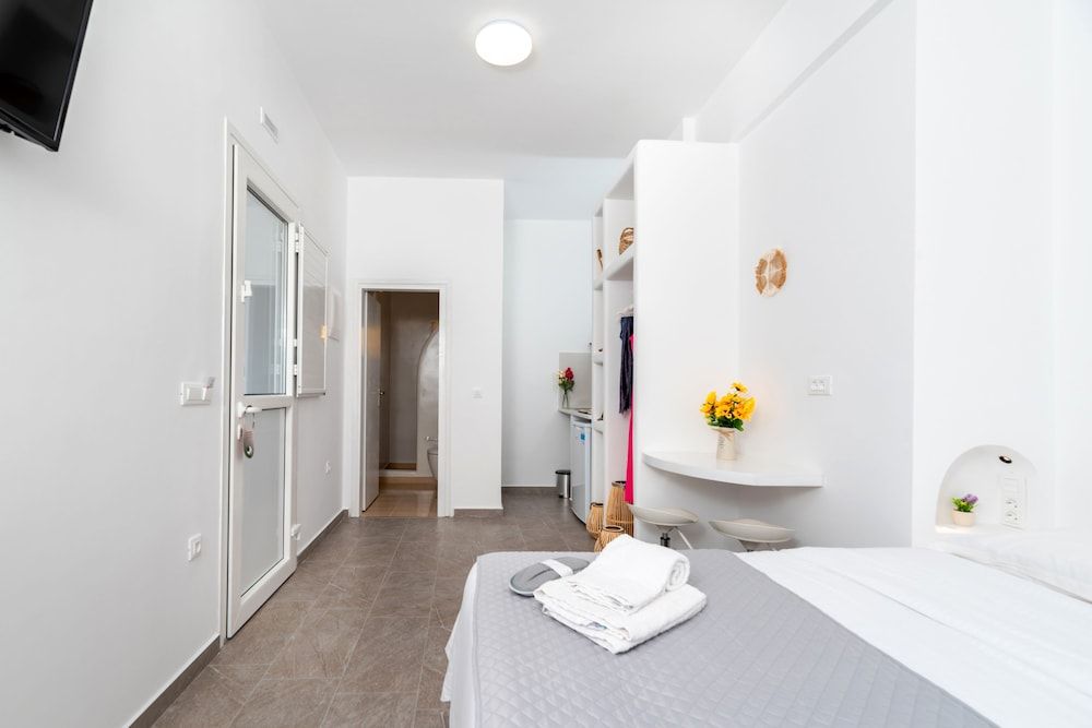 Comfort Double Room, 1 Queen Bed, Partial Ocean View