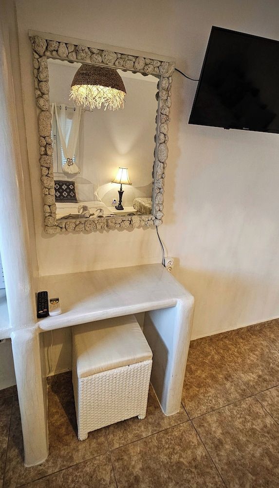 Room in Studio - Pleasure Studios1 Person 3 Shared Dormitory, 1 Bedroom, Balcony, Garden View 18