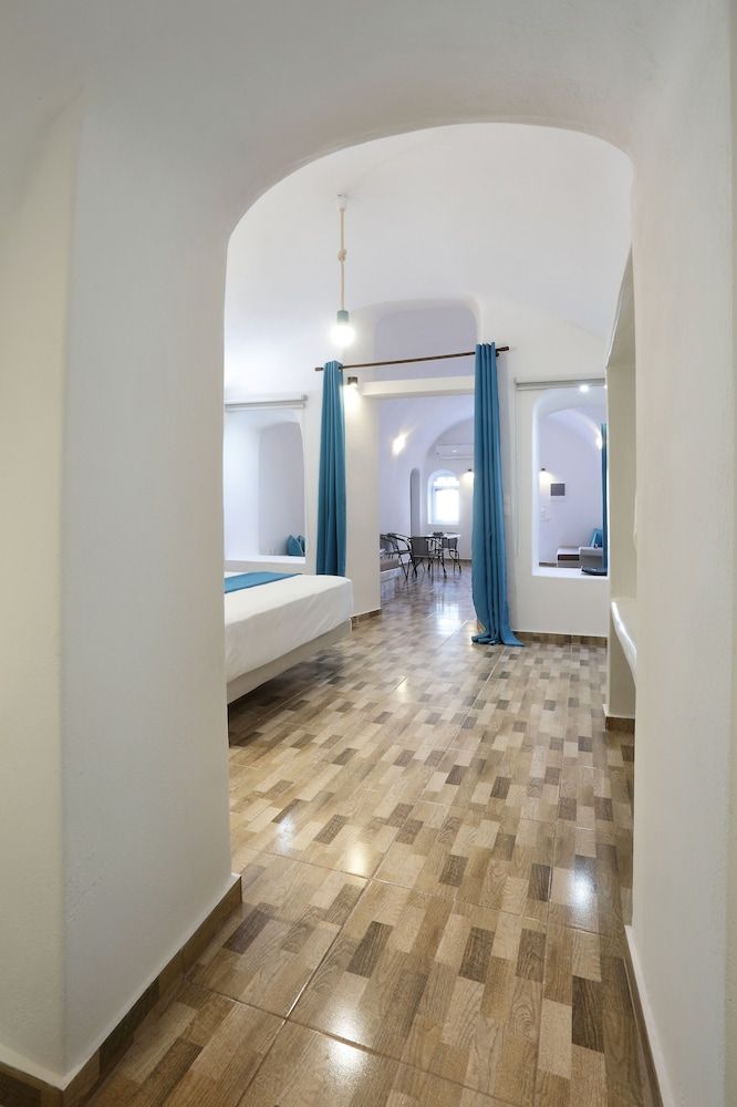 Church & Cave - Santorini Private Residences Luxury House, 2 Bedrooms, Hot Tub 4