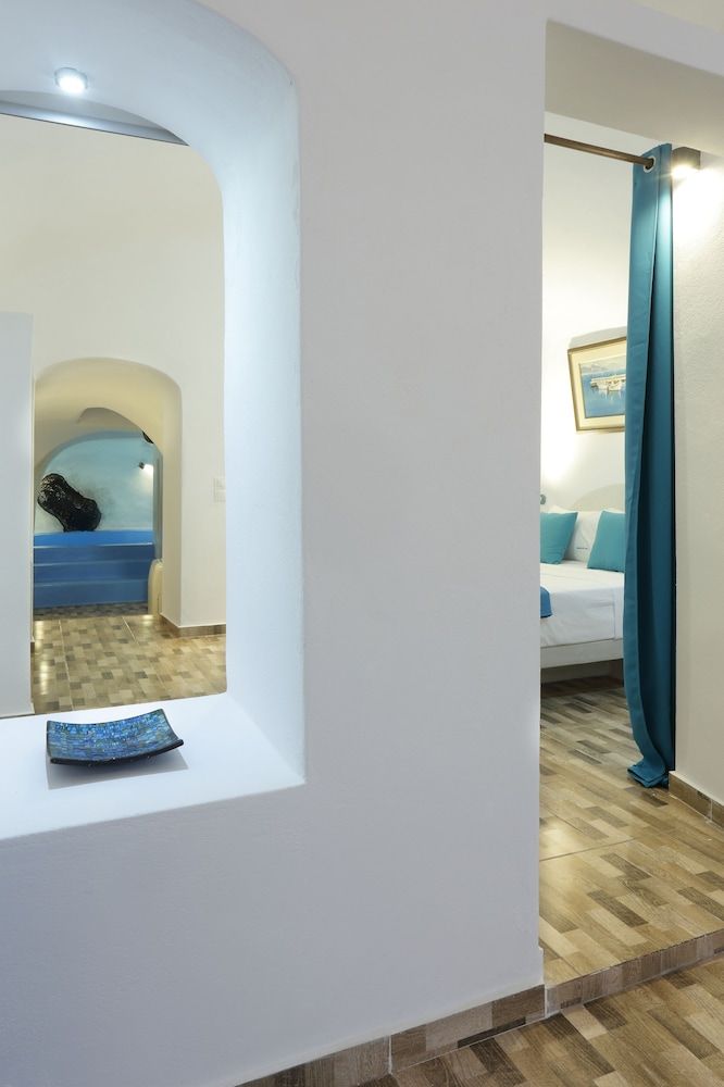 Church & Cave - Santorini Private Residences Luxury House, 2 Bedrooms, Hot Tub 14