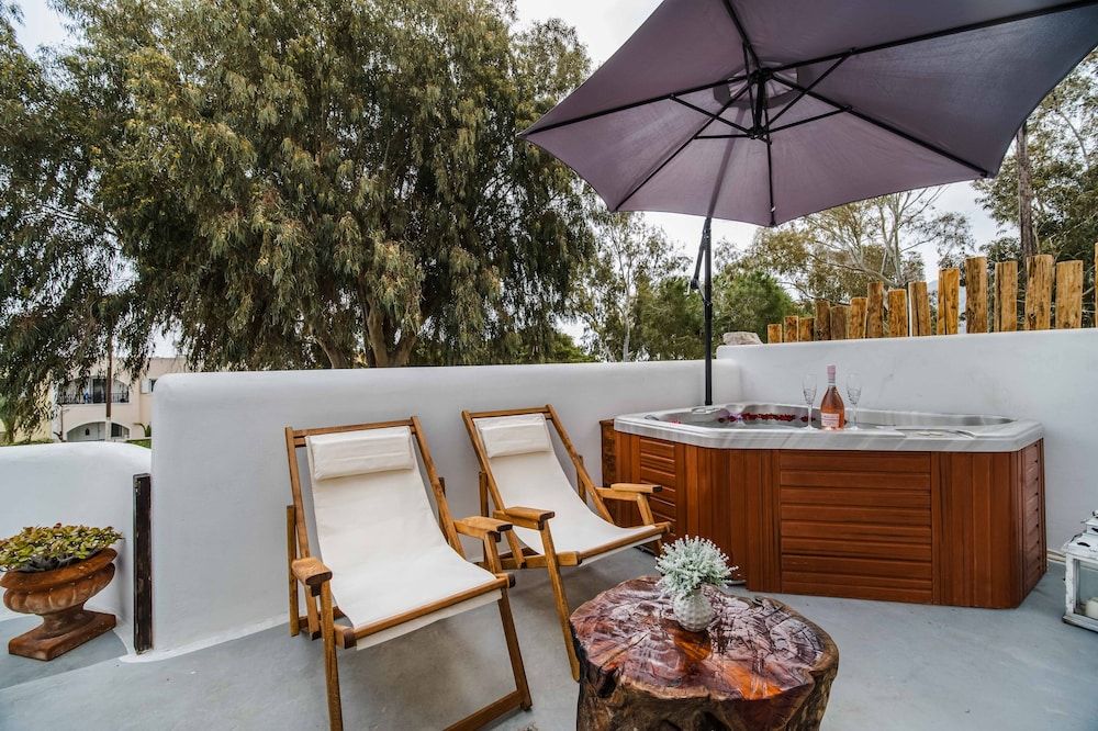 Asera Suites Near Kamari Beach Traditional Suite, Hot Tub (Asera 2) 8