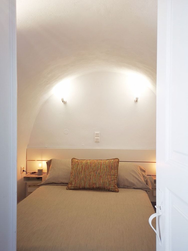 Spitia Tzitzi Traditional Two-Bedroom Suite with Outdoor Plunge Pool 10