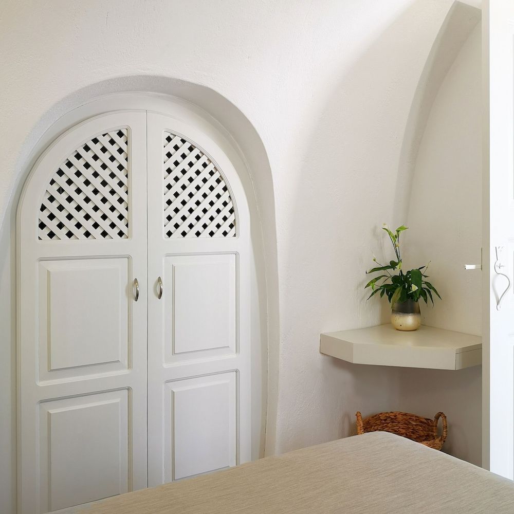 undefined Spitia Tzitzi 4